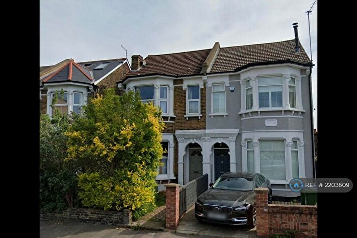 2 Bedroom Flat To Rent In Victoria Way, London, SE7