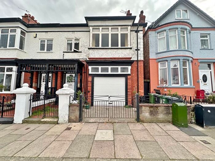 2 Bedroom Flat For Sale In Bidston Avenue, Claughton, Wirral, CH41