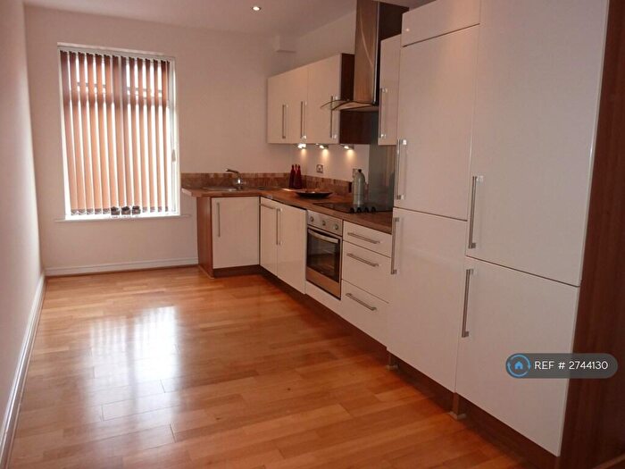 2 Bedroom Flat To Rent In Bryanstone Road, Bradford, BD4
