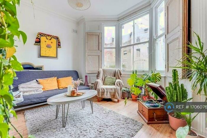 3 Bedroom Flat To Rent In Powell Road, London, E5