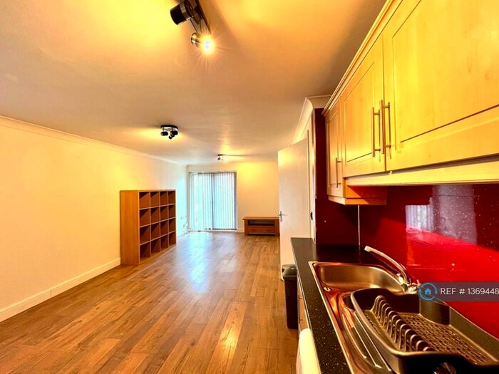 2 Bedroom Flat To Rent In Lockwood Place, London, E4