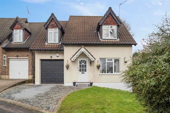 4 Bedroom Detached House To Rent In Postern Green, Enfield, EN2