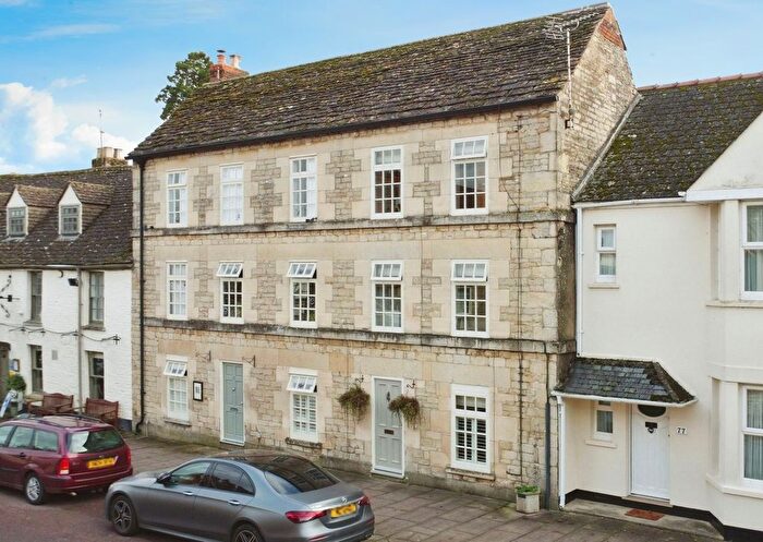 3 Bedroom End Of Terrace House For Sale In High Street, Cricklade, SN6