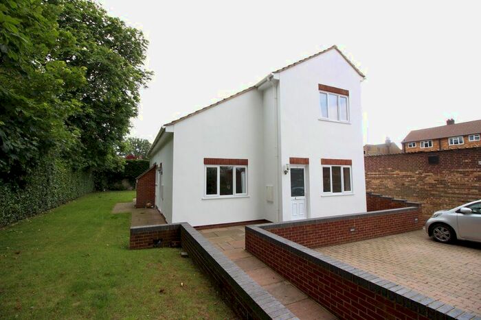 1 Bedroom Maisonette To Rent In Belle Vue Lane, Bushey Heath, Bushey, WD23