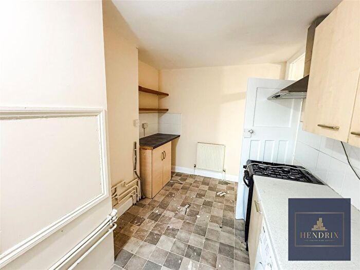 1 Bedroom Flat To Rent In Dagenham Road, Dagenham, RM10