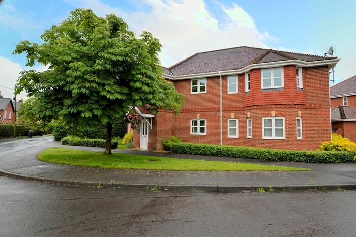2 Bedroom Flat To Rent In Carpenters Court, Mortimer Common, Reading, RG7