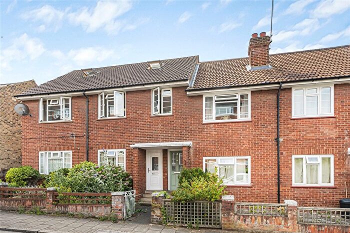 3 Bedroom Maisonette For Sale In Derby Road, London, SW14