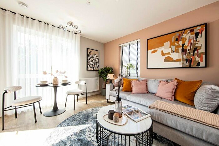 1 Bedroom Apartment For Sale In Pier Way, Woolwich, SE28