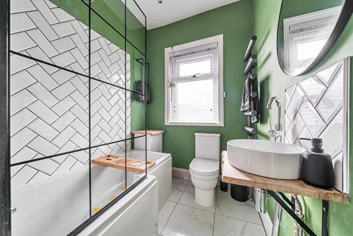 3 Bedroom Terraced House For Sale In Queens Road, Portsmouth, Hampshire, PO2