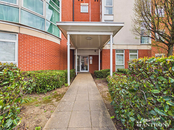 2 Bedroom Flat For Sale In Kerr Place, Aylesbury, Buckinghamshire, HP21