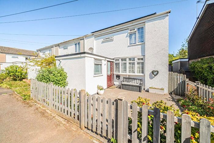 3 Bedroom House For Sale In Wood Close, Windsor, SL4