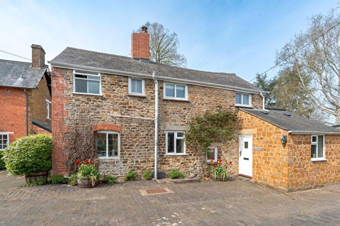 3 Bedroom Detached House For Sale In Sibford Ferris, Banbury, OX15