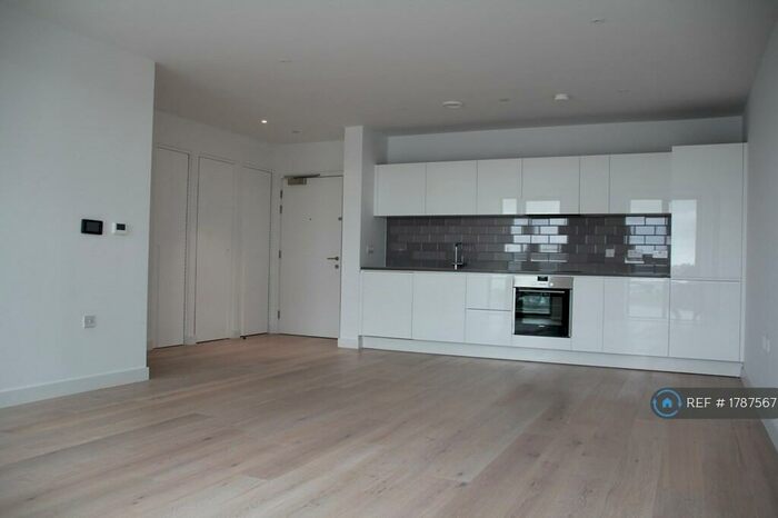 2 Bedroom Flat To Rent In Laker House, London, E16