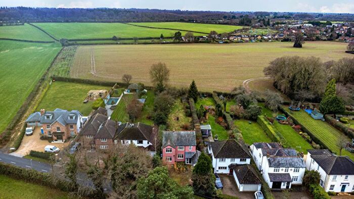 4 Bedroom Detached House For Sale In Holmer Green, Buckinghamshire, HP15