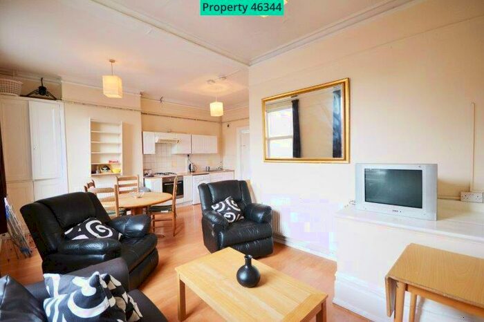 4 Bedroom Flat To Rent In Blackstock Road, London, N4