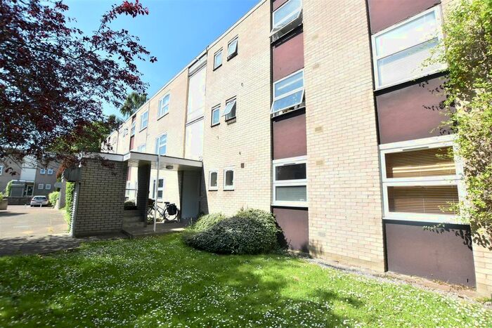 1 Bedroom Flat To Rent In Hepple Close, Isleworth, TW7