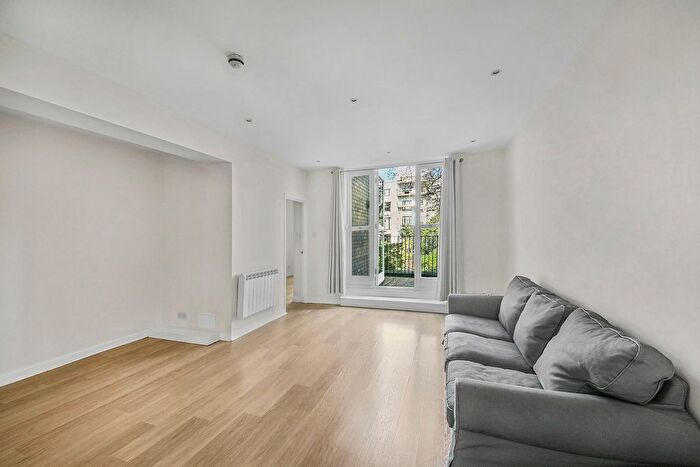 2 Bedroom Flat To Rent In Arundel Gardens, London, W11