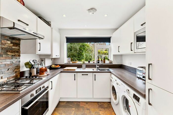 2 Bedroom Maisonette To Rent In Ref: Gk - Blackborough Rd, Reigate, RH2