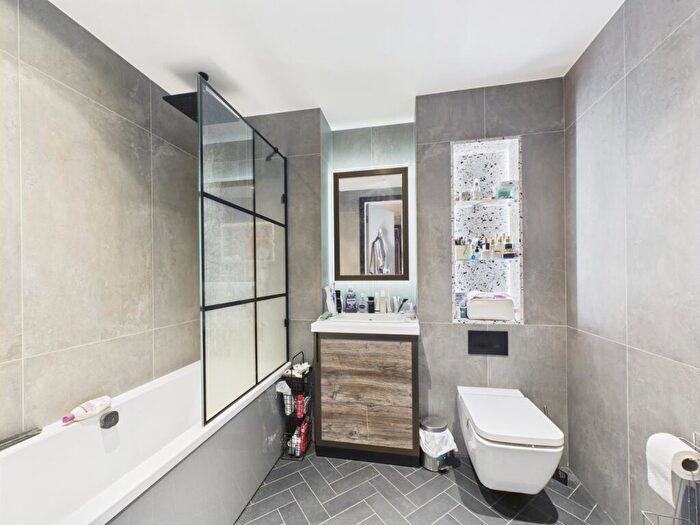 Flat To Rent In The Stage, - Curtain Road, EC2A