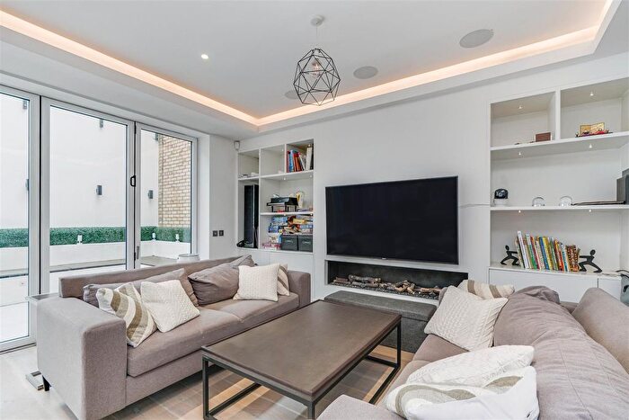 4 Bedroom Terraced House To Rent In Sunlight Mews, London, SW6