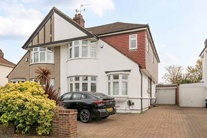 5 Bedroom Semi-Detached House For Sale In Hurst Road, Sidcup, DA15