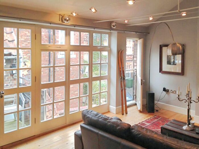 2 Bedroom Flat To Rent In Steep Hill, Lincoln, LN2