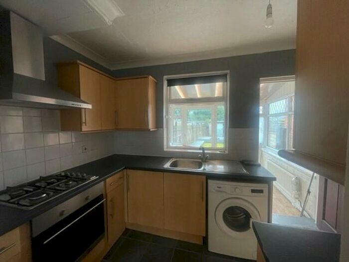 2 Bedroom House To Rent In Bristol Road, Hull, HU5