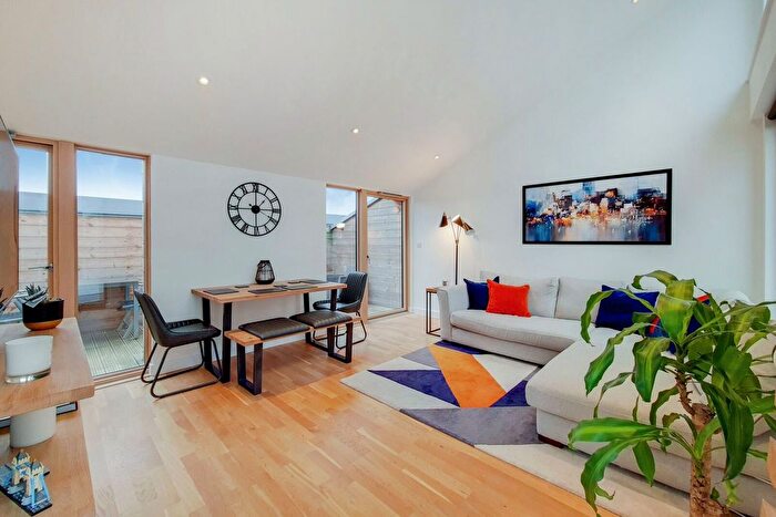 2 Bedroom Flat For Sale In St Marks Square, Bromley, BR2