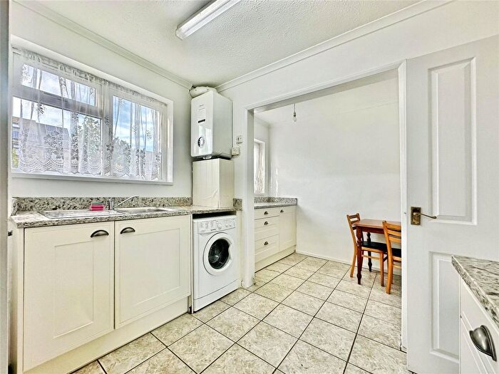 3 Bedroom End Of Terrace House For Sale In Attlee Drive, Dartford, Kent, DA1