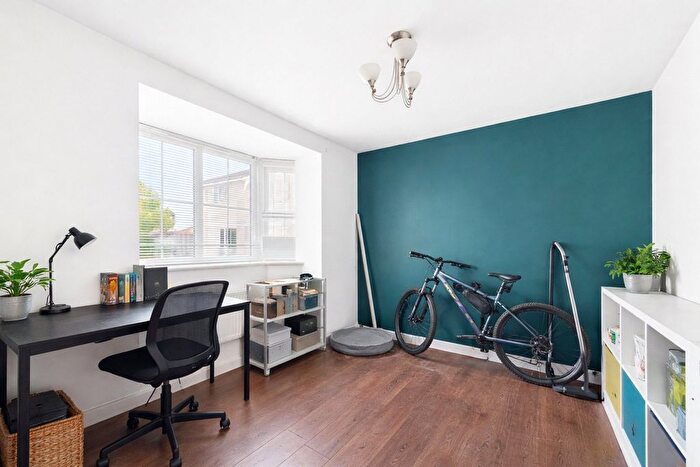 3 Bedroom Semi-Detached House For Sale In Hazelwood Close, Staple Hill, Bristol, BS16