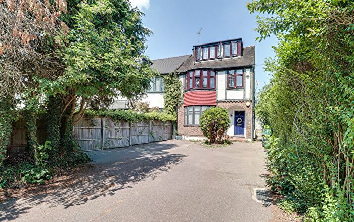 2 Bedroom Flat For Sale In Batchwood Drive, St Albans, St Albans, AL3