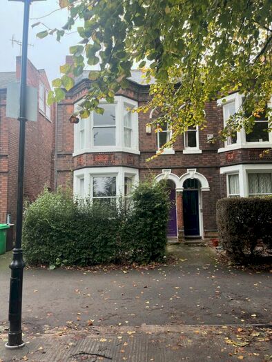 5 Bedroom Semi-Detached House To Rent In Devonshire Promenade, Nottingham, NG7
