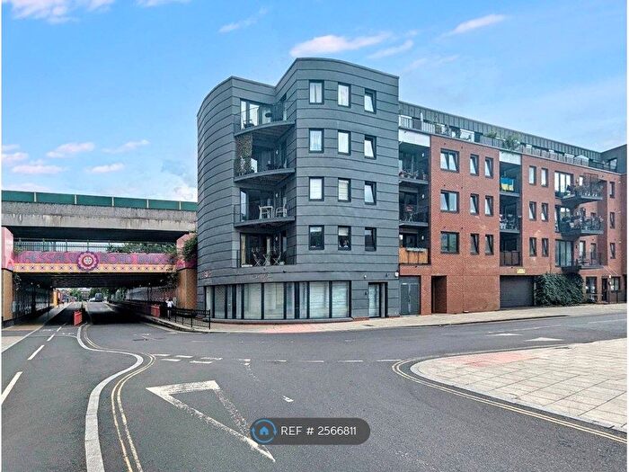 2 Bedroom Flat To Rent In Genoa Court, London, SW8