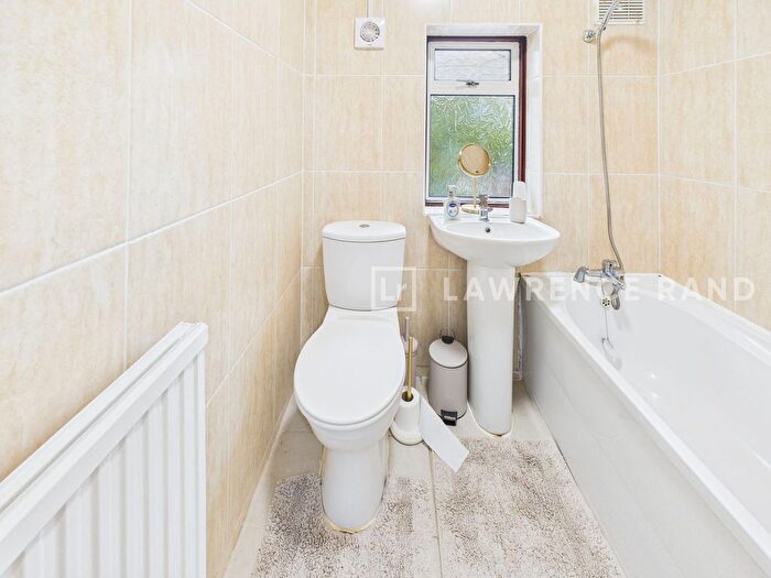 4 Bedroom Terraced House To Rent In Stuart Avenue, Harrow, HA2
