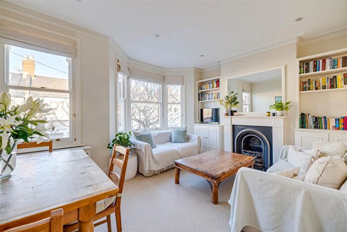2 Bedroom Flat For Sale In Mablethorpe Road, Fulham, SW6