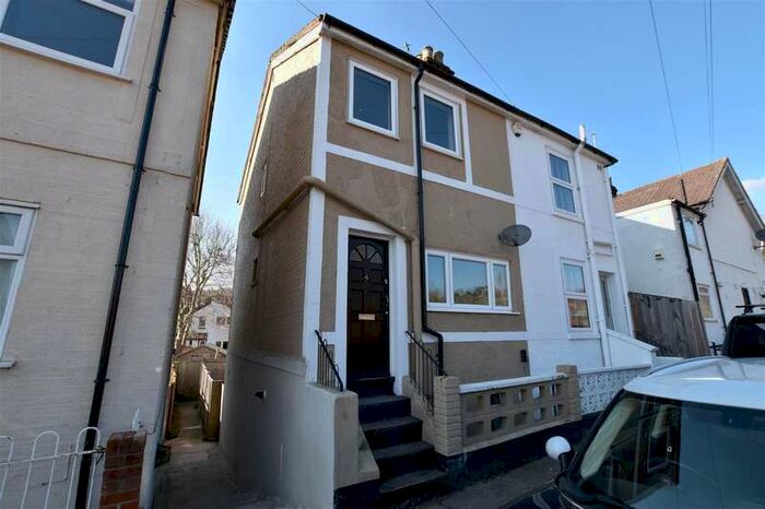 2 Bedroom Property To Rent In Victoria Road, Redhill, RH1