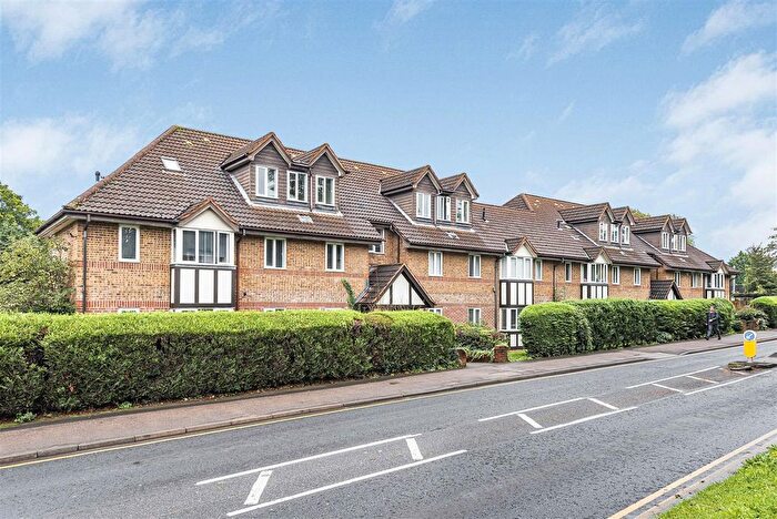 2 Bedroom Flat To Rent In Watling Stret, Radlett, WD7