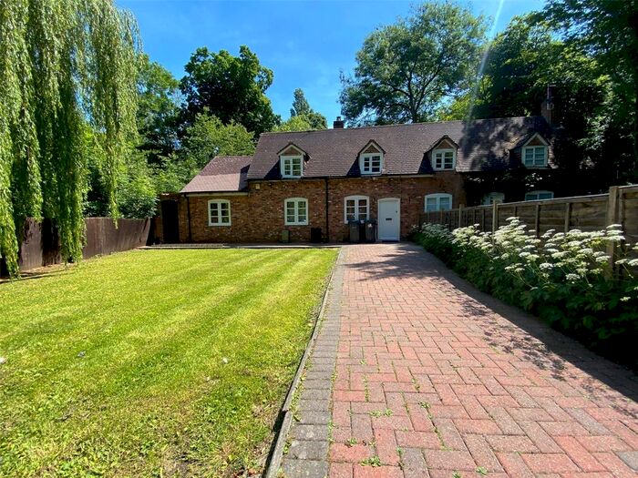 3 Bedroom Semidetached House To Rent In Cob Lane, Bournville