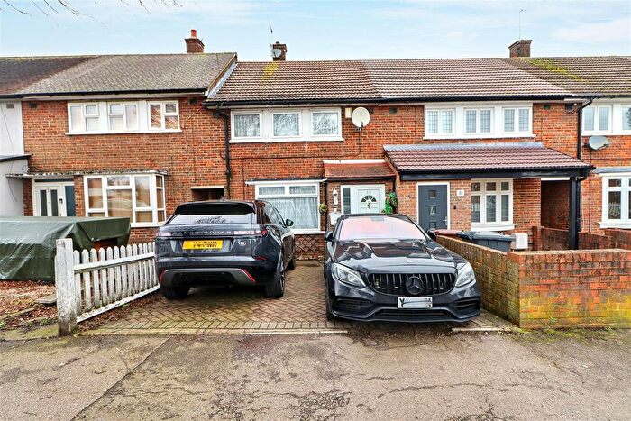 3 Bedroom Terraced House For Sale In Aycliffe Road, Borehamwood, WD6