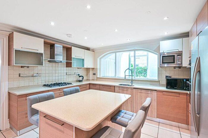 2 Bedroom Flat To Rent In East End Road, Finchley, London, N3