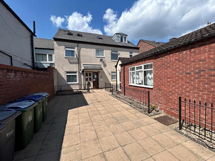 1 Bedroom Flat To Rent In Spinners End Drive, Cradley Heath, West Midlands, B64