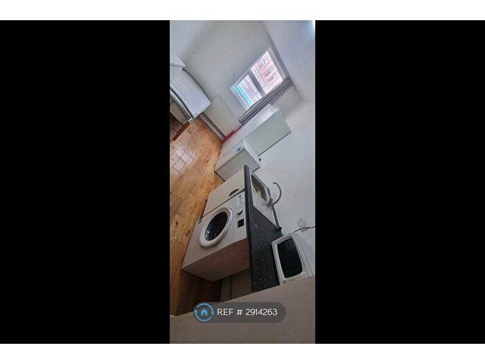 Studio To Rent In High Road, London, N22