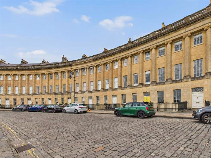 1 Bedroom Apartment For Sale In Royal Crescent, Bath, BA1