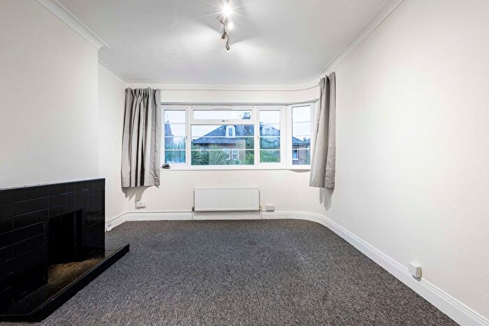 2 Bedroom Flat To Rent In Cyprus Court, Cyprus Road, Finchley, N3