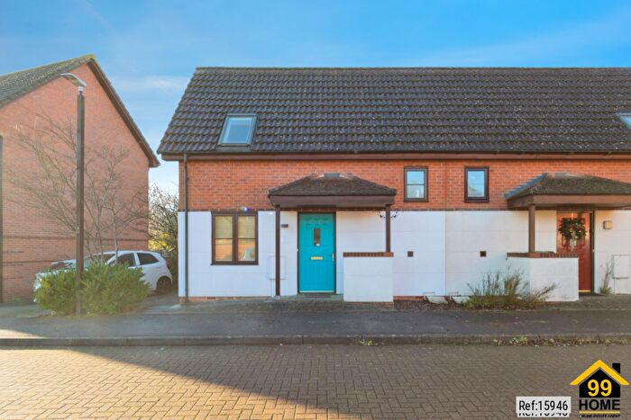 1 Bedroom Semi-Detached House For Sale In Lands End Grove, Milton Keynes, MK4