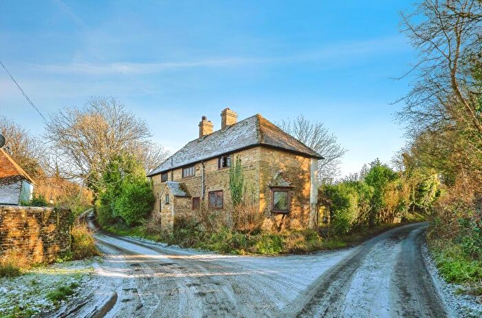 2 Bedroom Cottage For Sale In Hurst Lane, Capel-Le-Ferne, CT18