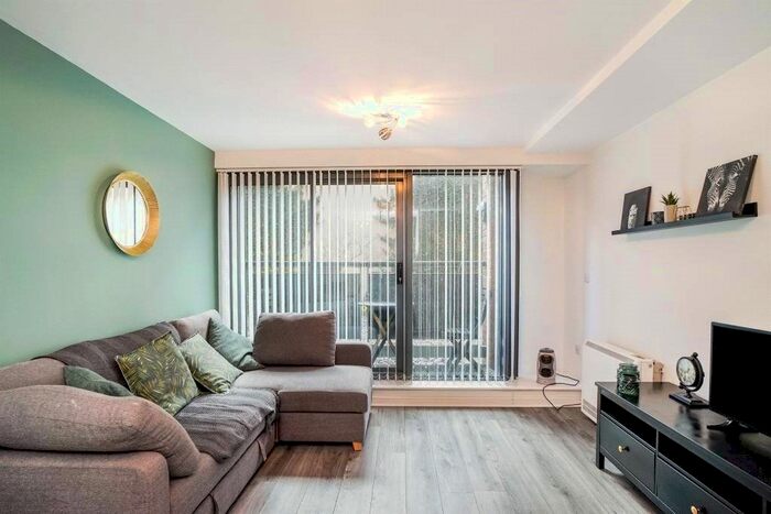 2 Bedroom Flat To Rent In Back Colquitt Street, Liverpool, Merseyside, L1