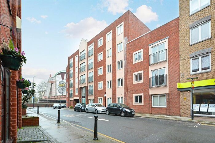 2 Bedroom Flat For Sale In Brigantine Court, Spert Street, E14