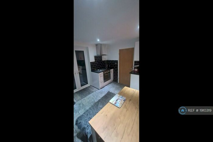 3 Bedroom Semi-Detached House To Rent In Milverton Road, Nottingham, NG5