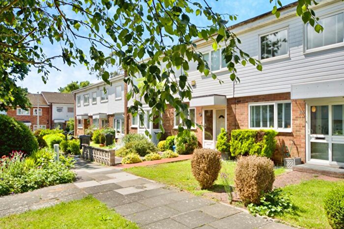 3 Bedroom Terraced House For Sale In Kingspark Court, London, E18